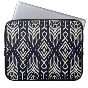 Geborduurde Ikat stof: etnische elegantie. Laptop Sleeve