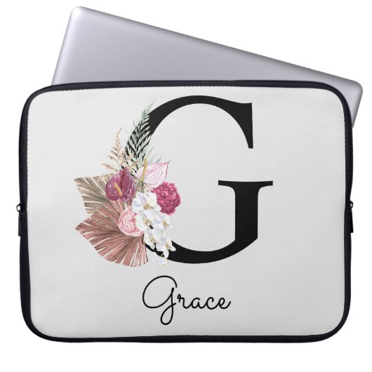 Geborduurde Initiaal G Roze Boho Bloem Laptop Sleeve (Voorkant)