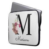 Geborduurde Initiaal M Roze Boho Bloem Laptop Sleeve (Voorkant Links)