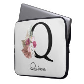 Geborduurde Initiaal Q Roze Boho Bloemig Laptop Sleeve (Voorkant Links)