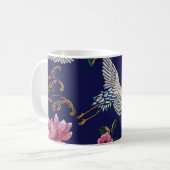 Geborduurde kranen en bloemen,  naadloos p koffiemok (Voorkant links)