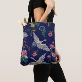 Geborduurde kranen en bloemen,  naadloos p tote bag (Dichtbij)