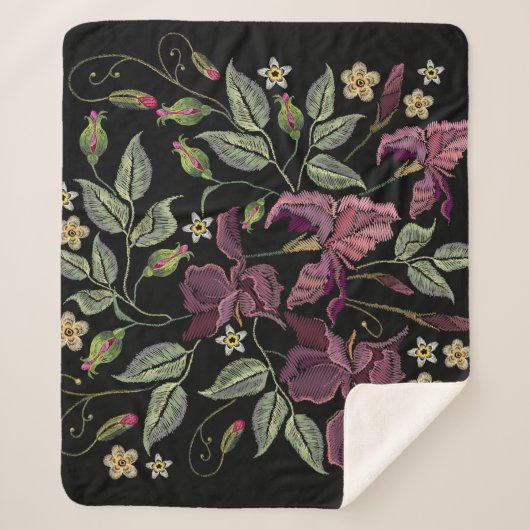 Geborduurde Paarse irissen zwarte achtergrond. Sherpa Deken (Voorkant)