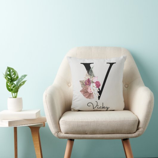 Geborduurde Roze Boho Bloem Initial V Kussen (Stoel)