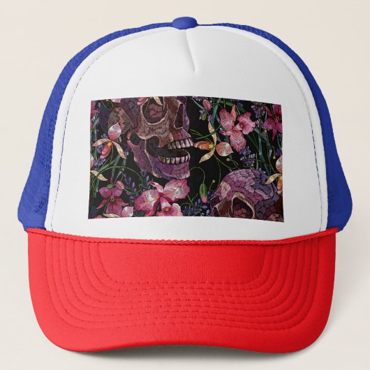Geborduurde schedel: Gotisch Orchidee Patroon Trucker Pet (Voorkant)
