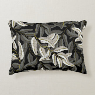 Geborduurde takken: zwart-wit print. accent kussen