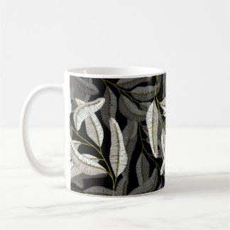 Geborduurde takken: zwart-wit print. koffiemok