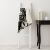 Geborduurde takken: zwart-wit print. sherpa deken (In situ)