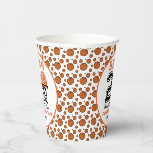 Geboren 2 basketbal | De tweede verjaardag van de  Papieren Bekers (Rechts)