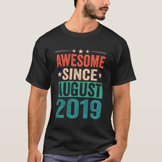 Geboren 4e Dag 4 Geweldige sinds augustus 2019 T-shirt (Voorkant)