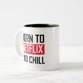 Geboren aan netflix en chill quote tweekleurige koffiemok (Voorkant links)