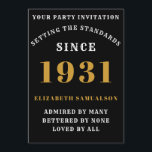 Geboren in 1931 90th Birthday Love Add Jouw naam B Kaart<br><div class="desc">Voor degenen die in 1931 geboren zijn en hun negentigste verjaardagsfeest vieren, hebben we de ideale verjaardagskaart. De zwarte achtergrond met een wit en goudvormig ontwerp is eenvoudig en toch elegant. Pas de tekst eenvoudig aan de voor- en achterkant van deze verjaardagsuitnodiging-kaart aan met behulp van de sjabloon. Een deel...</div>