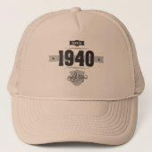 Geboren in 1940 (Donker & Lightgrey) Trucker Pet (Voorkant)