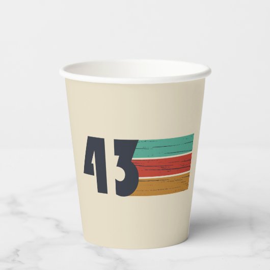 Geboren in 1943 papieren bekers (Achterkant)