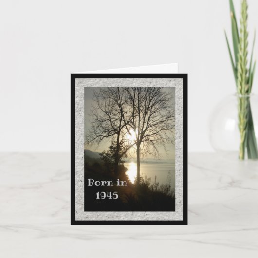 Geboren in 1945: Wenskaart van de 'Birthday'-wedst Kaart (Voorkant)