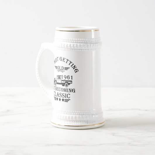 geboren in 1961  verjaardagscadeau mannen cadeau bierpul (Voorkant links)