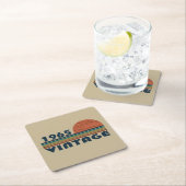 Geboren in 1965  60ste verjaardagscadeau kartonnen onderzetters (Insitu)