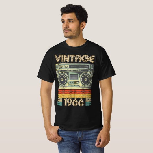 Geboren in 1966 Radio Retro, 1966 Birthday Gift T-shirt (Voorkant volledig)