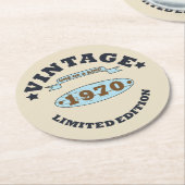Geboren in 1970  verjaardagscadeau ronde kartonnen onderzetter (Gebogen)