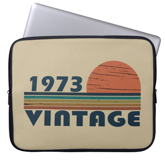 Geboren in 1973  verjaardagscadeau laptop sleeve (Voorkant)