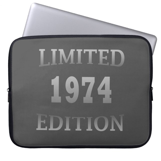 Geboren in 1974 verjaardagscadeau laptop sleeve (Voorkant)