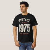geboren in 1975 - 47e verjaardag Retro Classic T-shirt (Voorkant volledig)