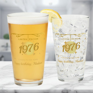 Geboren in 1976 50ste verjaardag feest drinkt bier glas