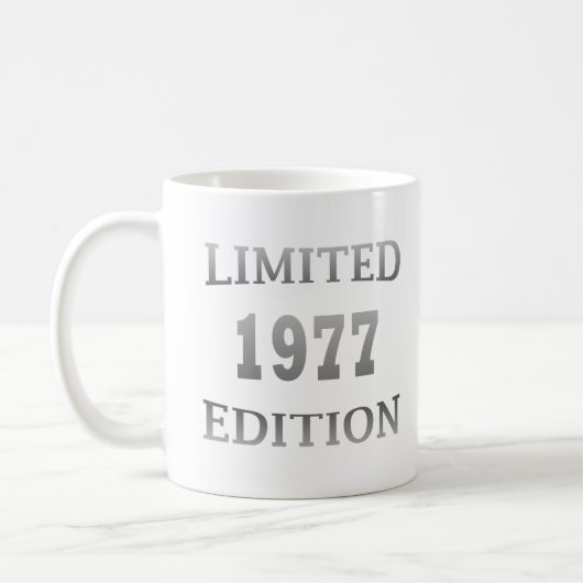 Geboren in 1977, beperkte uitgave koffiemok (Links)