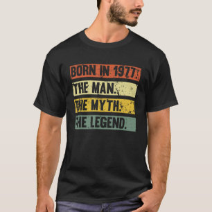 Geboren in 1977 Retro Man Myth Legend Verjaardag V T-shirt