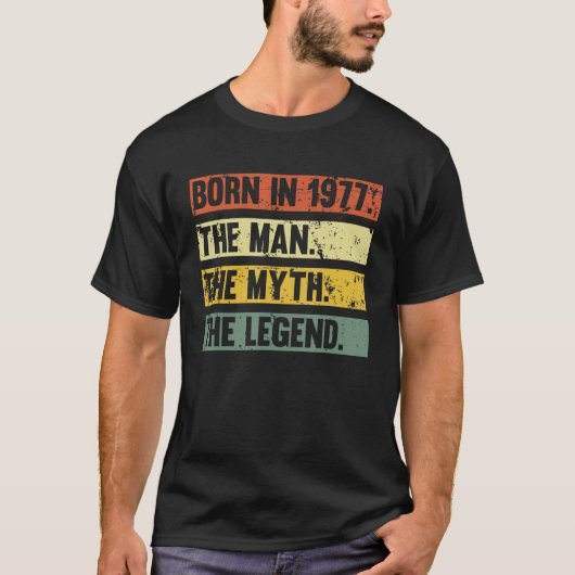 Geboren in 1977 Retro Man Myth Legend Verjaardag V T-shirt (Voorkant)