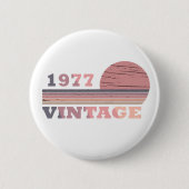 geboren in 1977  verjaardag roze en paars ronde button 5,7 cm (Voorkant)
