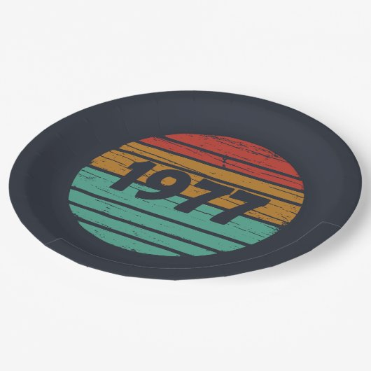 Geboren in 1977  verjaardagscadeau papieren bordje (Gekanteld)