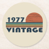 Geboren in 1977  verjaardagscadeau ronde kartonnen onderzetter (Voorkant)
