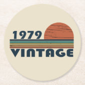 Geboren in 1979  verjaardagscadeau ronde kartonnen onderzetter (Voorkant)