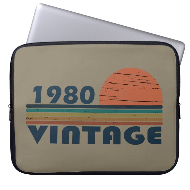 Geboren in 1980 op  verjaardag laptop sleeve (Voorkant)