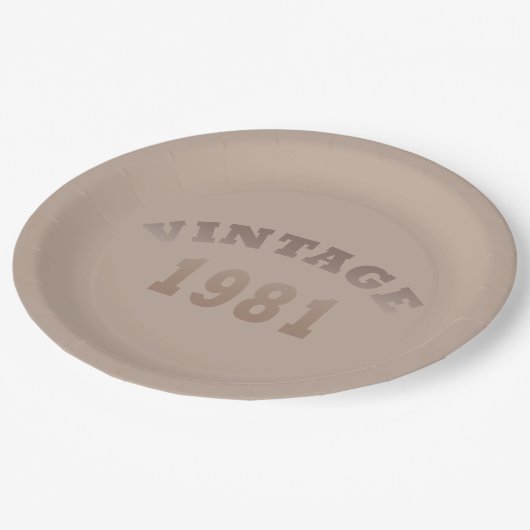 Geboren in 1981 op  verjaardag papieren bordje (Gekanteld)