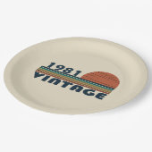 Geboren in 1981  verjaardagscadeau papieren bordje (Gekanteld)