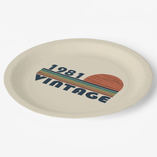 Geboren in 1981  verjaardagscadeau papieren bordje (Gekanteld)