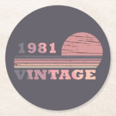 Geboren in 1981  verjaardagscadeau ronde kartonnen onderzetter (Voorkant)