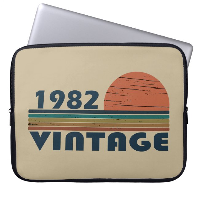 Geboren in 1982 op  verjaardag laptop sleeve (Voorkant)