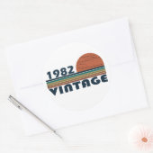 Geboren in 1982 verjaardagscadeau ronde sticker (Envelop)