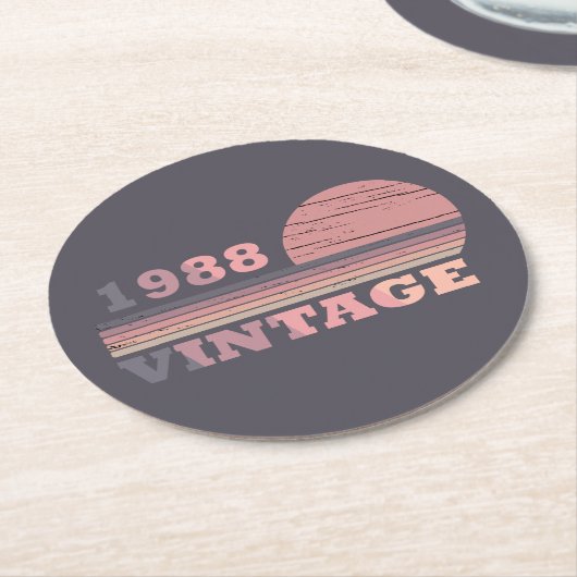 geboren in 1988 verjaardag ronde kartonnen onderzetter (Gebogen)