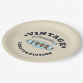 Geboren in 1992  verjaardagscadeau papieren bordje (Gekanteld)