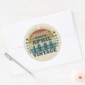 Geboren in april 1998  verjaardag ronde sticker (Envelop)