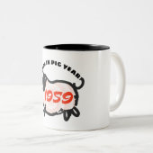 Geboren in Chinees Varkenspad, aangepast 1959 Zodi Tweekleurige Koffiemok (Voorkant rechts)