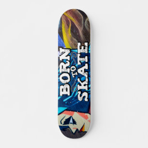 Geboren in een meisje met schaats met blauw haar w persoonlijk skateboard