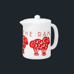 Geboren in Fire Ram Year Chinese Zodiac Teapot Theepot<br><div class="desc">Groot rood (voor brandwerendheid) Ram papercut. witte theepot. U kunt tekst (kleur, doopvont, grootte en positie) gemakkelijk veranderen door de aanpassingsknoop te klikken. Ideaal voor Chinees nieuwjaar van de Ram, Schapen of Goat en verjaardag (mensen geboren in het jaar Ram of Goat). — Het geit (Chinees: 羊; pinyin: yáng) is...</div>