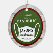 Geboren in Pandemisch Rood en groen met hout en fo Keramisch Ornament (Links)