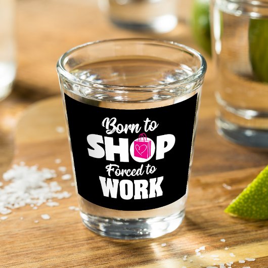 Geboren in winkel die gedwongen wordt te werken shot glas