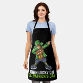 Geboren Lucky op St Patrick's Day Dabbing Verjaard Schort (Gedragen)